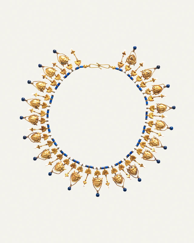 Rivière Pendant in gold, front view