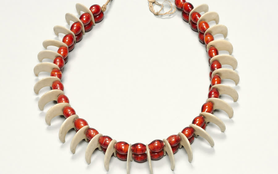 Rivière Pendant in gold, clasp detail